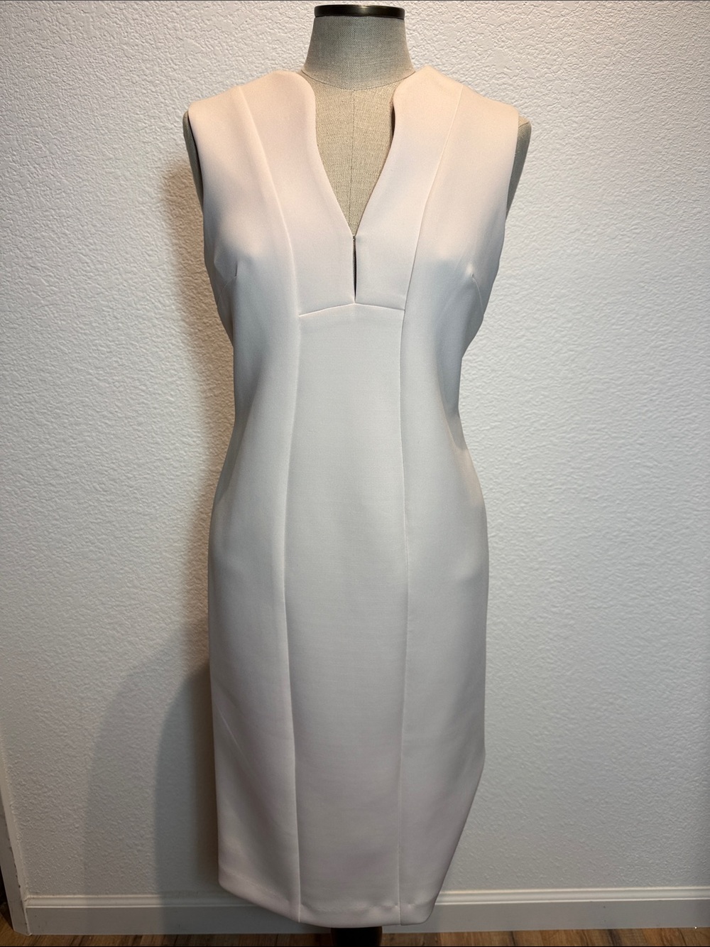 Elegant Sleeveless Sheath Dress - Soft Pink